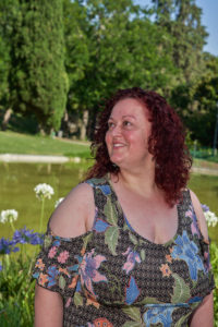 Elisabet Castejón Andreu de CelEbrAte- Técnica de baile deportivo y de Actividad Física- Coreógrafa- Facilitadora grupal para redirigir la alegría y subir el nivel de energía