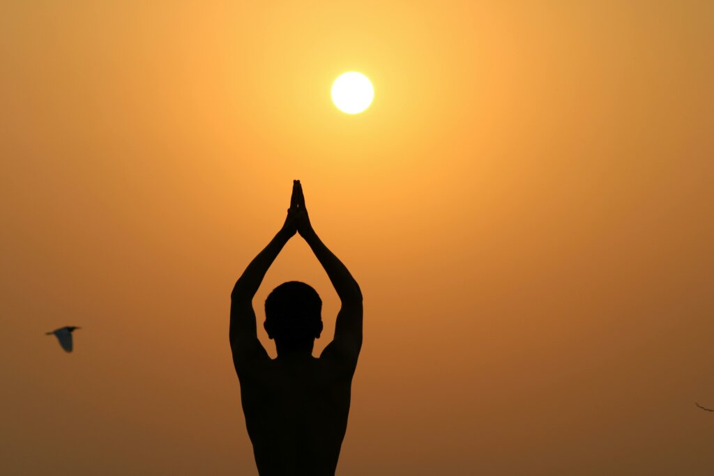 Empieza el nuevo año con propósito y fuerza física y mental con Saludos al Sol